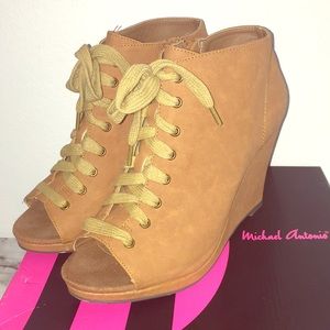 Michael Antonio Tan Wedge